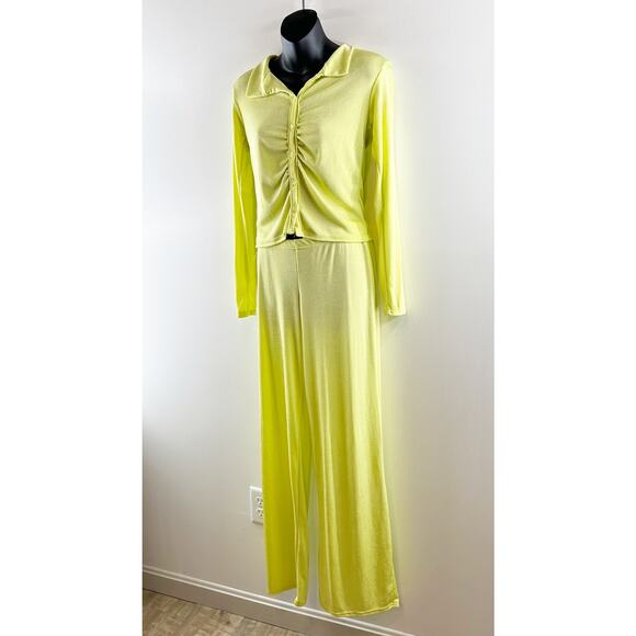 Boohoo Long Sleeve Button Up Shirt and Matching Wide Leg Pants Butter Yellow 8 - Picture 6 of 10